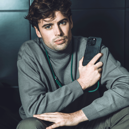coque en cuir noir avec porte carte et anneaux et cordon de téléphone